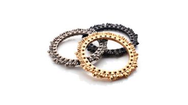 Estas colecciones son de plástico fuerte, flexible y de acero inoxidable.