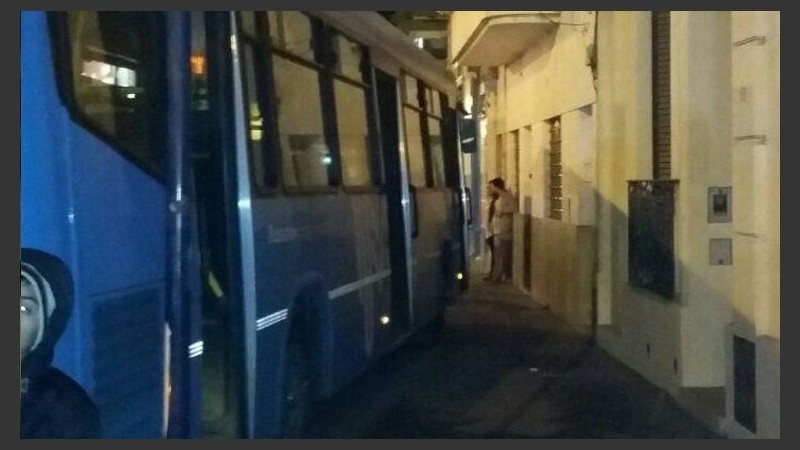 La unidad del 122 culminó sobre la vereda, sin provocar heridos.