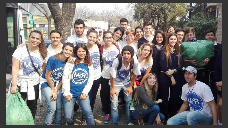 Parte del equipo que colecta las donaciones.