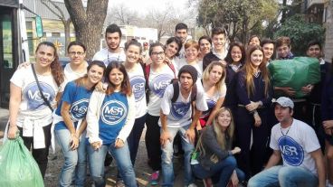 Parte del equipo que colecta las donaciones.