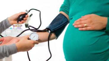 La única solución cuando se diagnostica la preeclampsia y no se puede controlar, es la inducción del parto