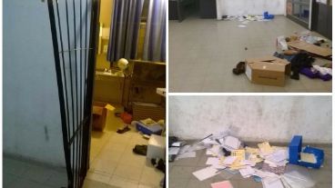 La escuela donde da clases la maestra.