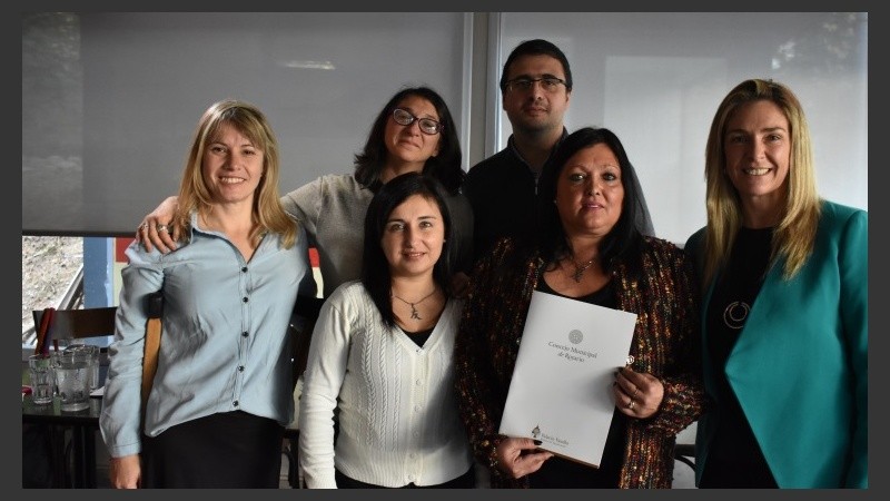 Schmuck y Chale con organizaciones de compromiso vial. 