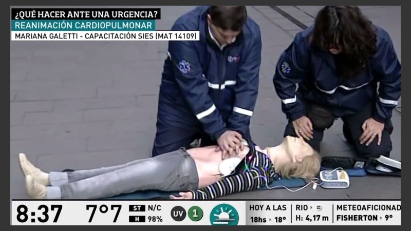 Antes de salir realizó un simulacro de reanimación.