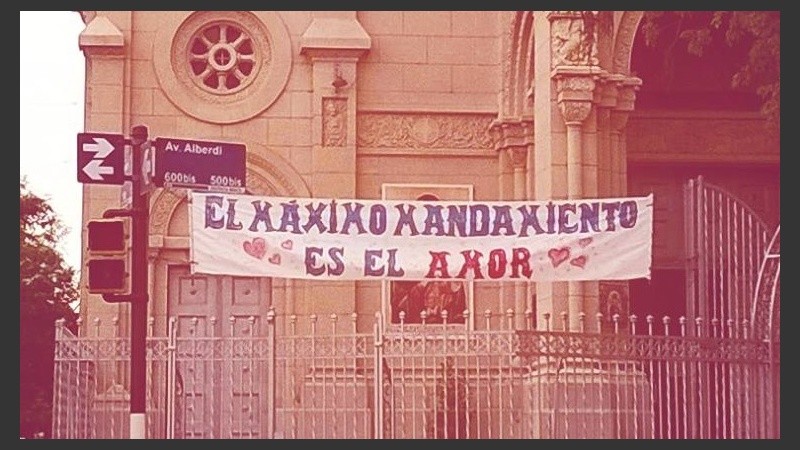 Los particulares pasacalles que se leen en zona norte.