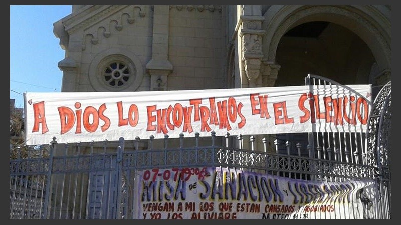 Los particulares pasacalles que se leen en zona norte.