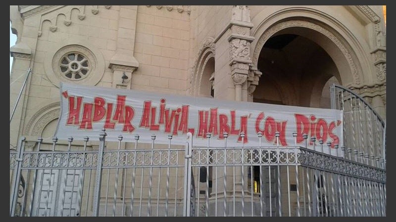 Los particulares pasacalles que se leen en zona norte.