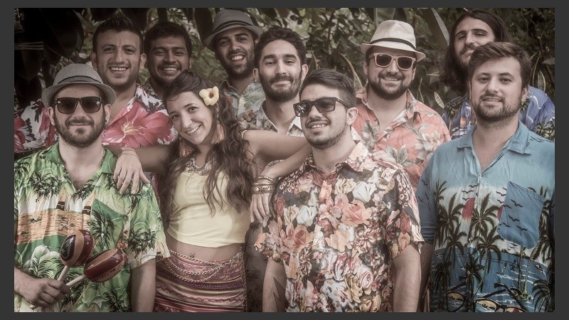 Los Peñaloza tocan cumbias colombiana, santafesina y peruana, especialmente orquestadas y arregladas para su formación.