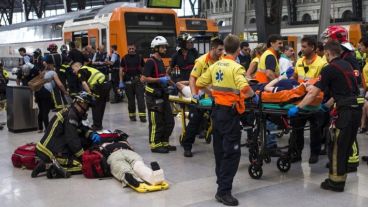 Las tareas de rescate en la Estación Francia de Barcelona.
