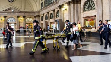 Las tareas de rescate en la Estación Francia de Barcelona.