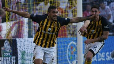 Los canallas derrotaron a Unión con goles de Migone y Alarcón.