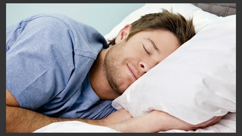 Un cambio en la posición del sueño puede beneficiar la salud sistemática de las personas.