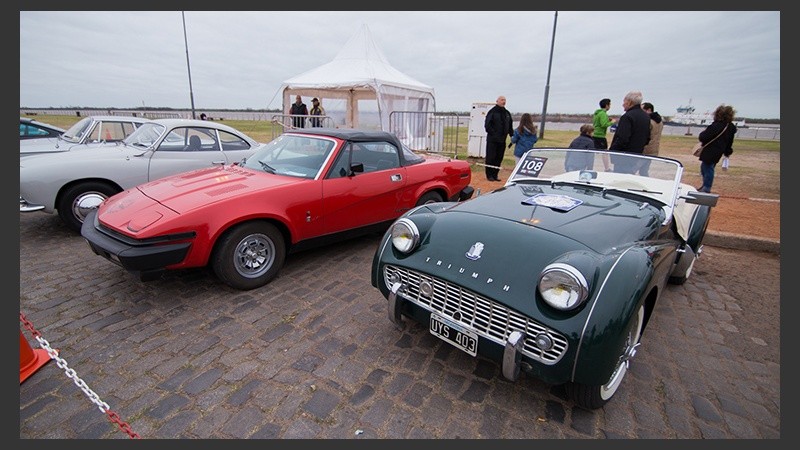 Para fierreros y nostálgicos. Gran variedad de autos. (Alan Monzón/Rosario3.com)