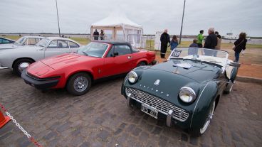 Para fierreros y nostálgicos. Gran variedad de autos. (Alan Monzón/Rosario3.com)