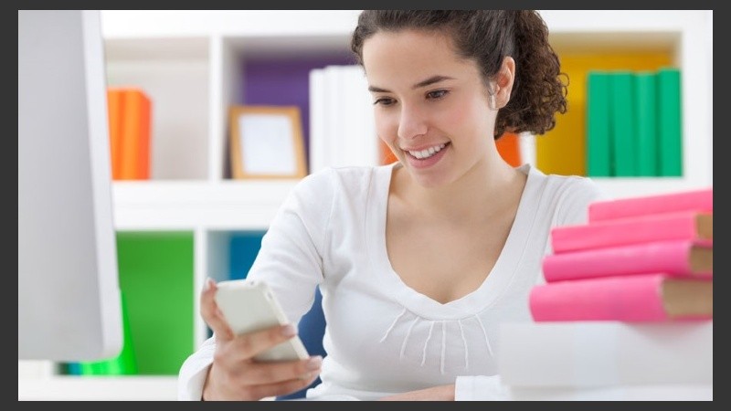 La realidad es que una buena parte de la vida en el aula puede realizarse exclusivamente con un teléfono móvil, o con una tablet.