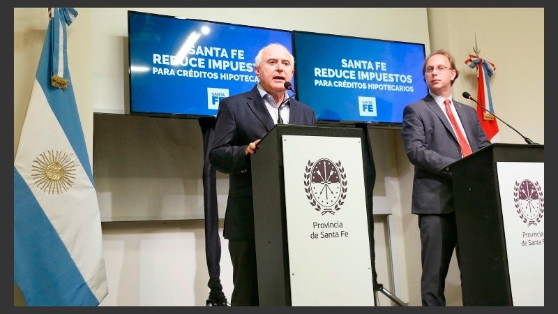 Saglione junto al gobernador Lifschitz.