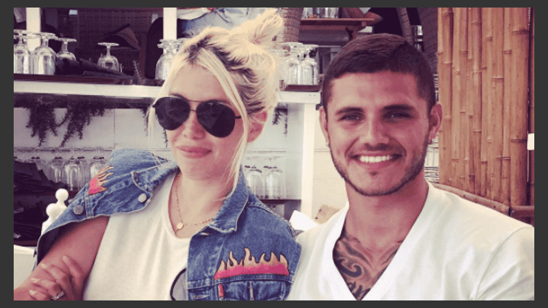 La modelo y el futbolista publicaron su vida en las redes sociales.