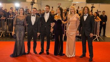 Los jugadores del Barcelona en la alfombra roja del City Center.