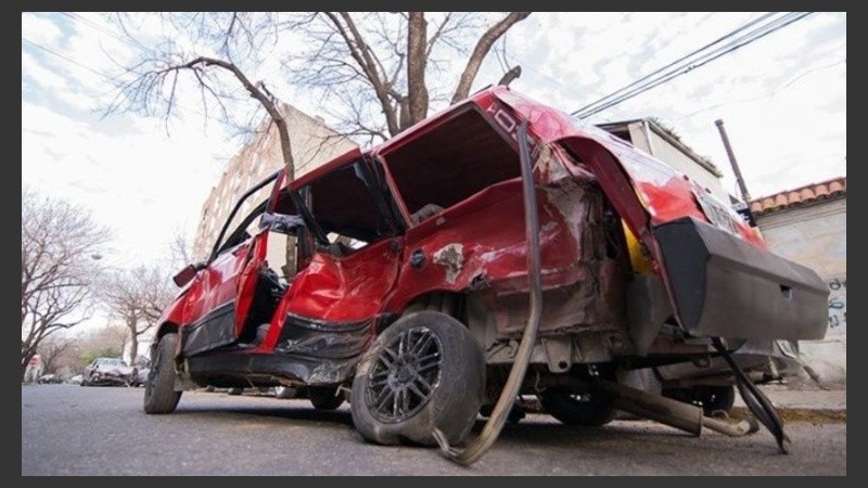 El Vectra pudo esquivar el Fiat Duna, que luego fue chocado por el Laguna.