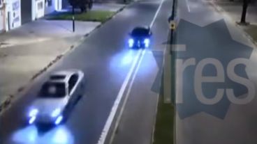 El Vectra y el Laguna, a toda velocidad por 27 de Febrero.