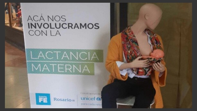 La campaña se lleva adelante utilizando los propios maniquíes de los comercios de ropa de mujer.