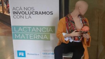 La campaña se lleva adelante utilizando los propios maniquíes de los comercios de ropa de mujer.