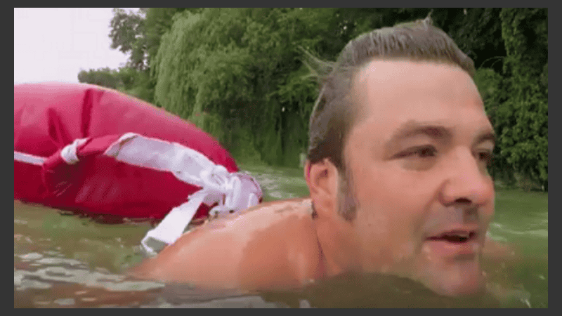 Un joven buscó alternativas para llegar antes a su oficina.