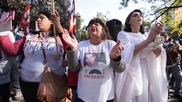 La intervención teatral frente a Tribunales de este jueves a la mañana.