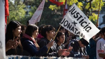 La intervención teatral frente a Tribunales de este jueves a la mañana.