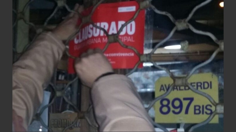 El local clausurado queda en avenida Alberdi.