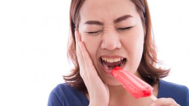 Un cepillado demasiado fuerte puede provocar la retracción de las encías y aumentar la sensibilidad dental.