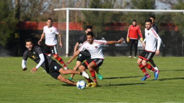 Figueroa marcó un golazo para desnivelar en el amistoso.