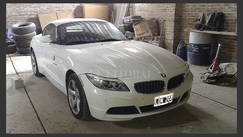 La foto del auto que fue del Fantasma Paz en un galpón de Villaroel.