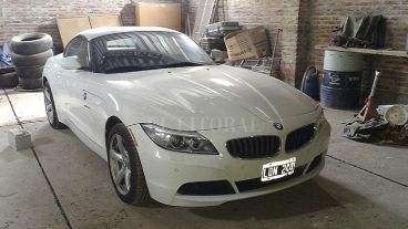 La foto del auto que fue del Fantasma Paz en un galpón de Villaroel.