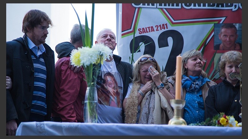 El dolor tras el toque de sirenas recordando un nuevo aniversario de la explosión.