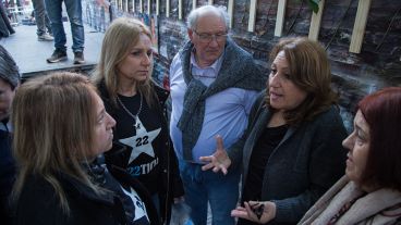 La intendenta Mónica Fein se acercó al lugar.