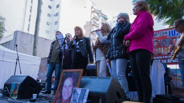 Hubo música en vivo en el acto este domingo por la mañana.