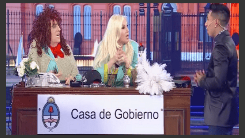 El futbolista fue recibido por Susana y la empleada pública.