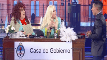 El futbolista fue recibido por Susana y la empleada pública.