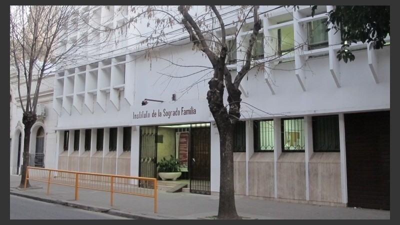 La cita es el día jueves 17 de agosto a las 19:30 en Zeballos 2755.