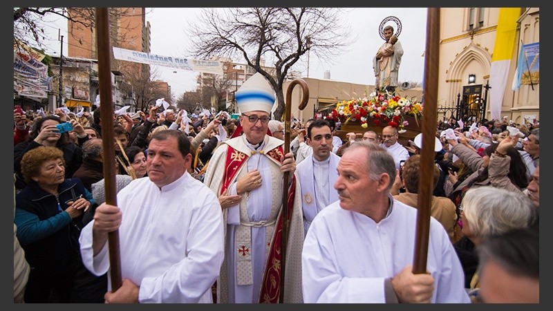 El arzobispo Eduardo Martín encabezó la procesión.