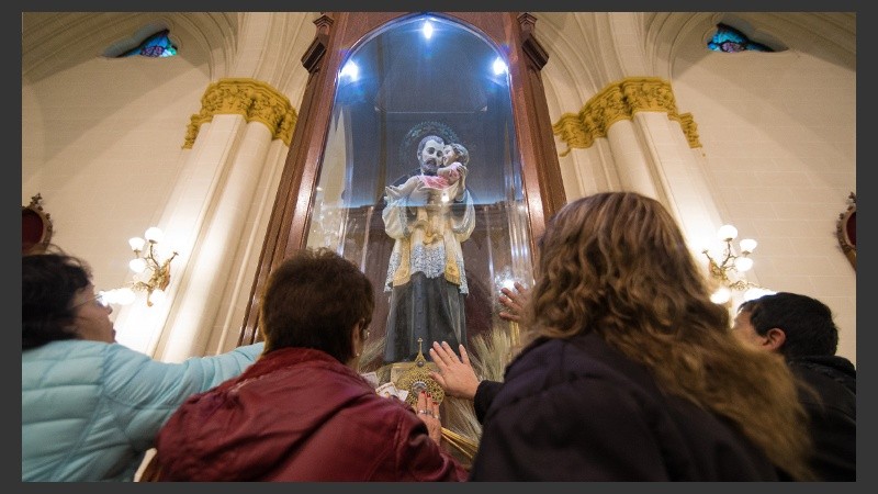 Los fieles desde temprano veneraron al santo.
