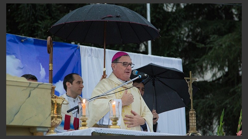 Breve misa en plaza Libertad precedida por Eduardo Martín.