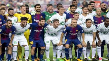 Los equipos, formados en un amistoso emocionante.