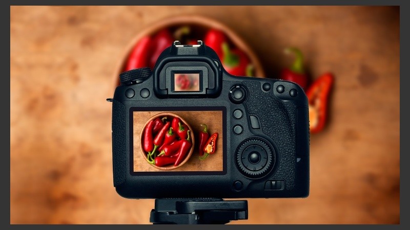 Al día de hoy no solo es posible tomar fotografías digitales, sino que también es posible estudiar la materia vía internet.