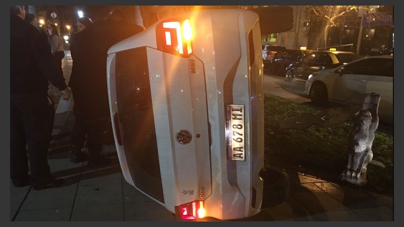 Así quedó el Volkswagen blanco. 