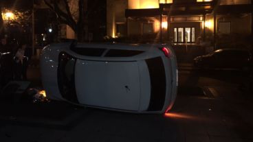 Así quedó el Volkswagen blanco.