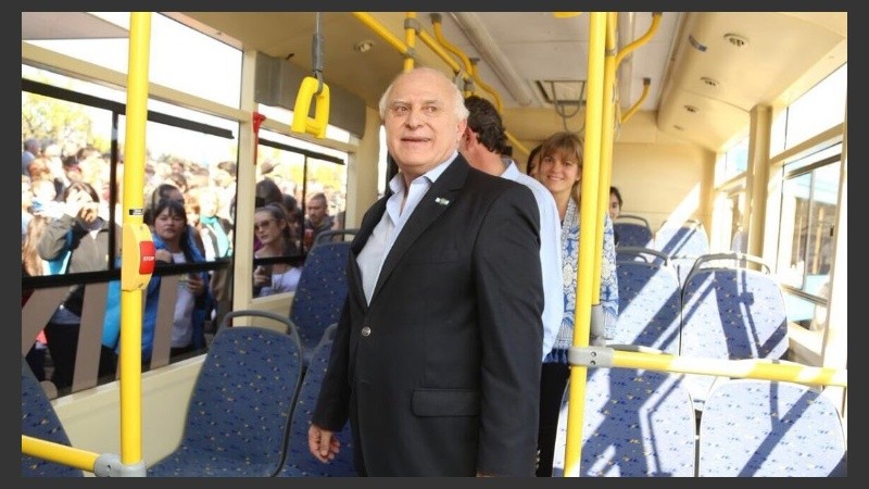 Para el mandatario provincial, la cantidad de listas desvirtúa el proceso electoral.