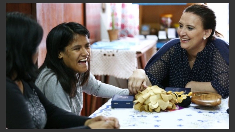Michetti visitó a la atleta paralímpica, medallista de oro, Yanina Martínez.