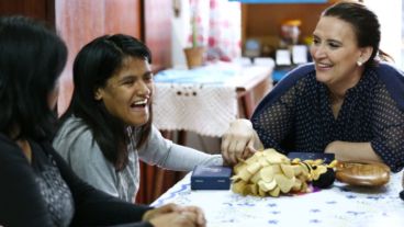 Michetti visitó a la atleta paralímpica, medallista de oro, Yanina Martínez.